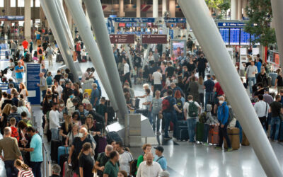 Biztosan mindenki találkozott az utóbbi időkben uralkodó káosszal a reptereken, itt az oka!